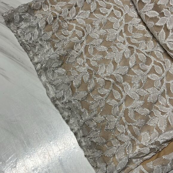 NWOT EMERALD SUNDAE | Juniors' Nude Slim Allover Lace Overlay Side-Slit Gown XL - Picture 8 of 11